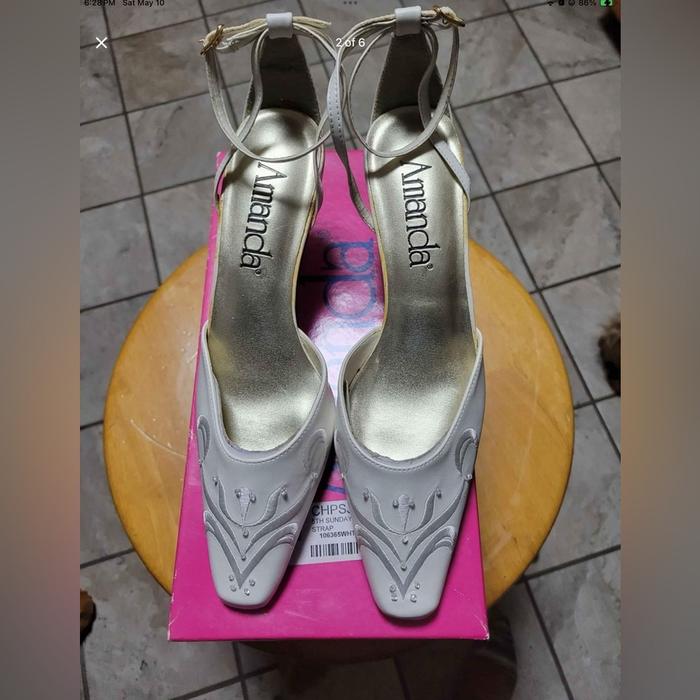 Moda White Heels with Perforated Design + Matching purse! NWOT